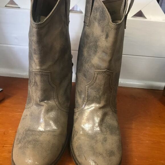 Mia women’s size 6.5 vegan gold metallic ankle bling boots booties - Picture 3 of 6